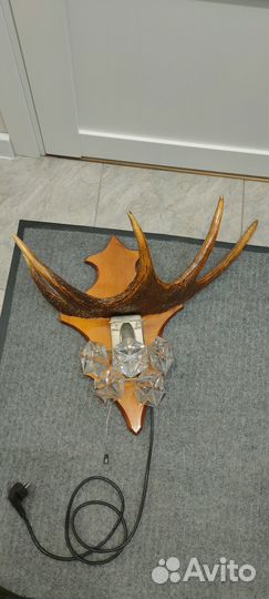 Рога лося на подставке со светильником