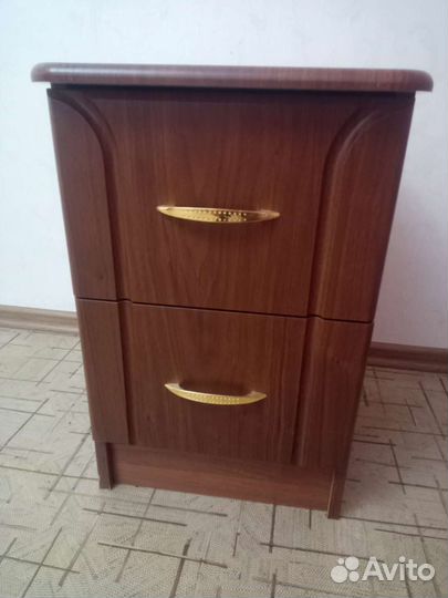 Тумба прикроватная