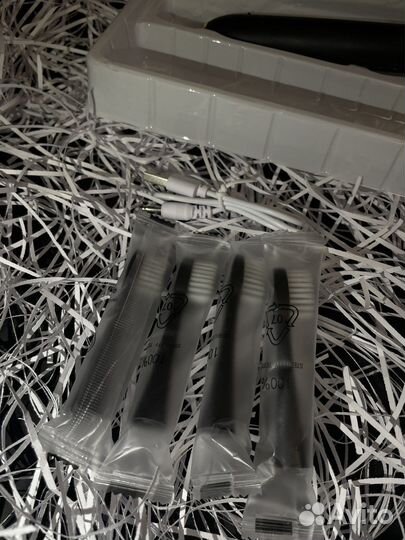 Электрическая зубная щетка