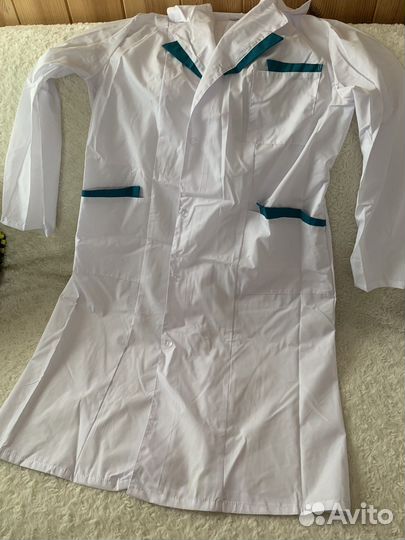 Белый медицинский халат женский