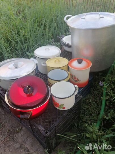 Посуда. Кастрюли, чашки, бидон, кружки