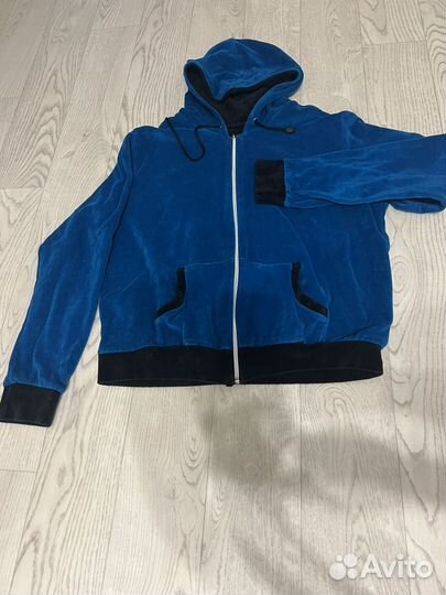 Спортивная женкая куртка