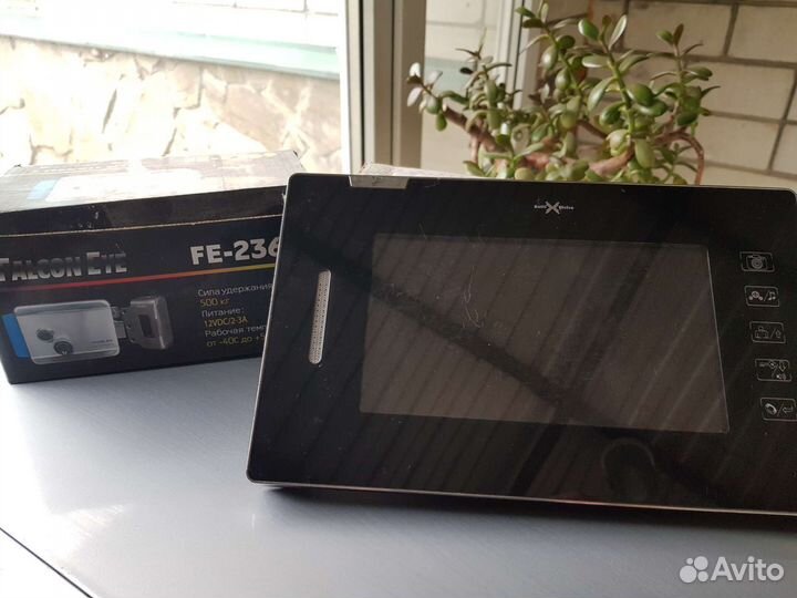 Видеодомофон с замками