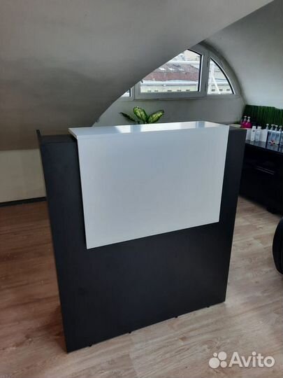 Стойка ресепшн