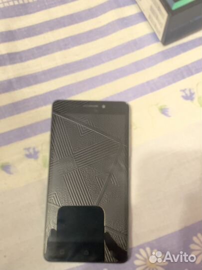 Мобильный телефон