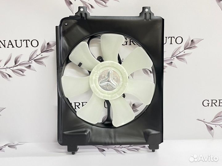 Диффузор радиатора правый Тайвань Honda Civic 8 4D