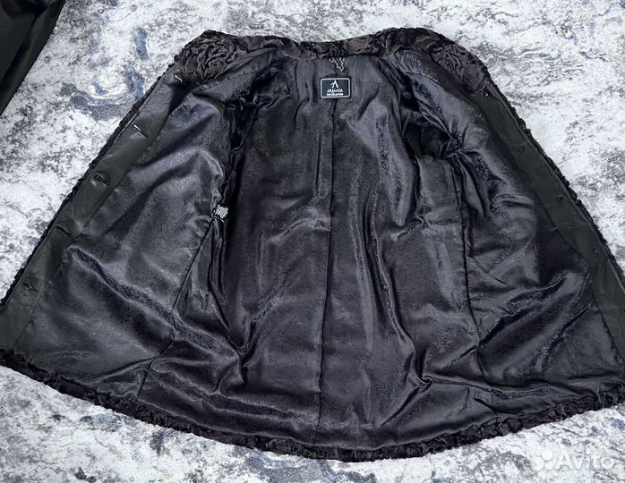 Шуба из меха каракуль