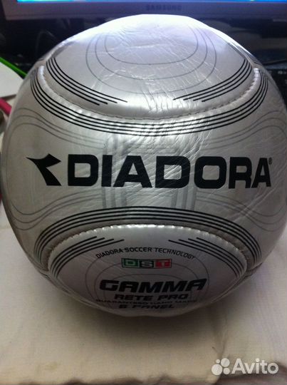 Футбольный мяч крутой