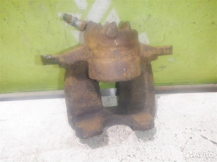 Суппорт передний левый Пежо 307