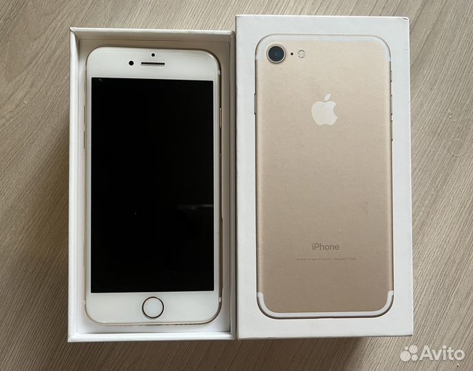 Телефон iPhone 7 gold 32gb