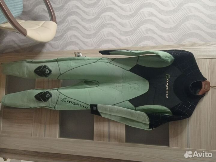 Гидрокостюм,гидрошлем,насос для кайта