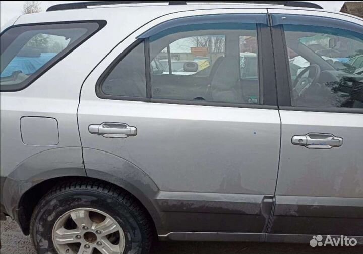 Задняя правая дверь Kia Sorento 1