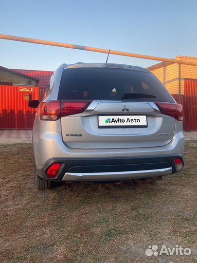 Mitsubishi Outlander 2.4 CVT, 2015, битый, 199 585 км