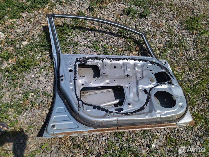 Дверь передняя левая Auris