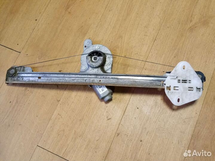 Стеклопод. перед. левый Рено логан 1