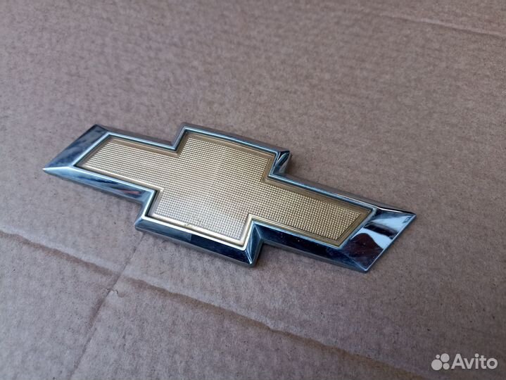 Эмблема крышки багажника Chevrolet Cruze J300