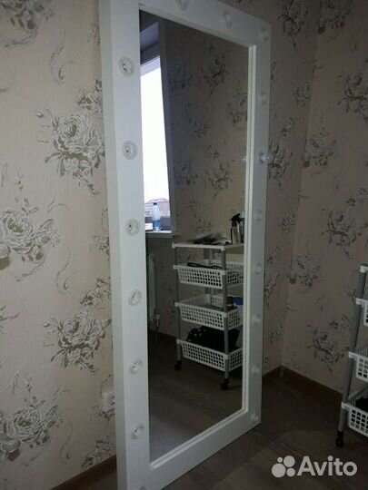 Зеркало с лампочками