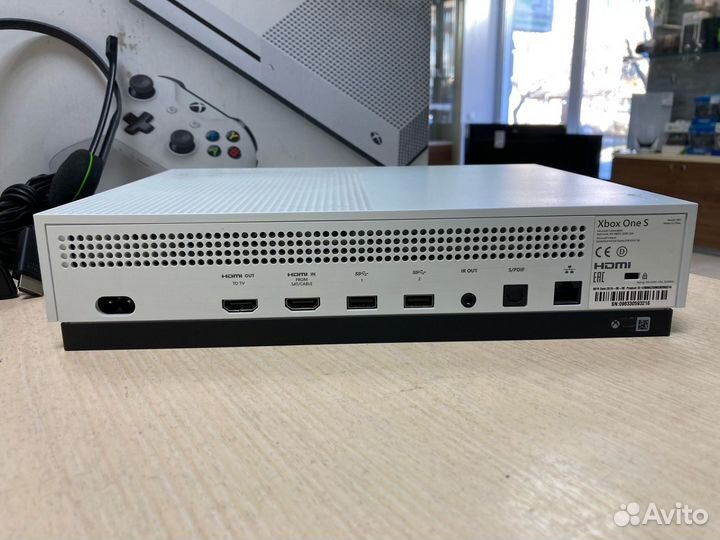 Игровая приставка Microsoft Xbox One S 1tb