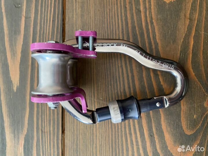 Карабин Ice Rock с роликом для спорт туризма