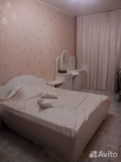 Спальный гарнитур бу белый