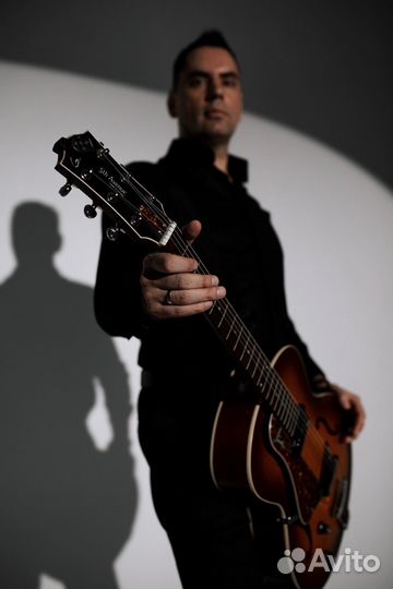 Певец на праздники