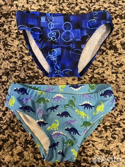 Плавки для мальчика 92 и две кепи