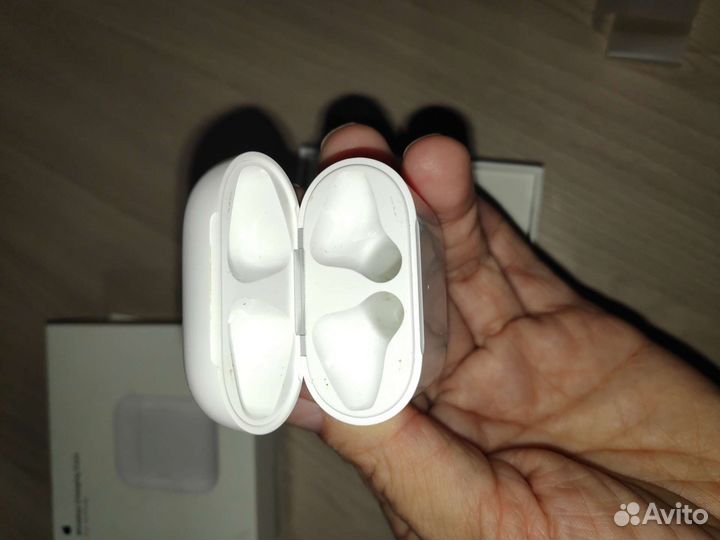 Беспроводной зарядный кейс для airpods