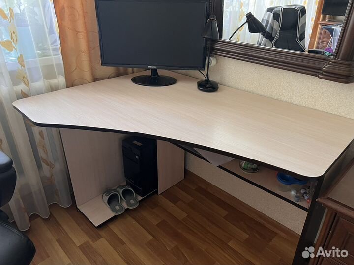 Компьютерный стол