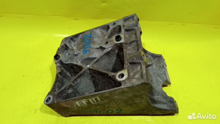 Кронштейн компрессора кондиционера Ford Focus 3