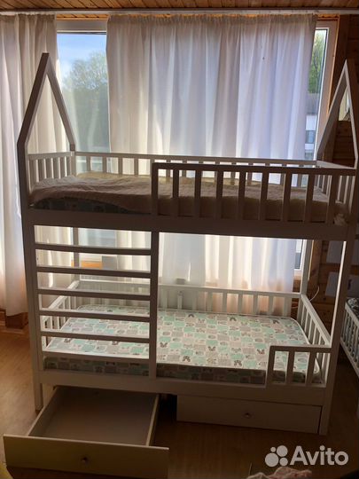 Кровать двухьярусная двухэтажная