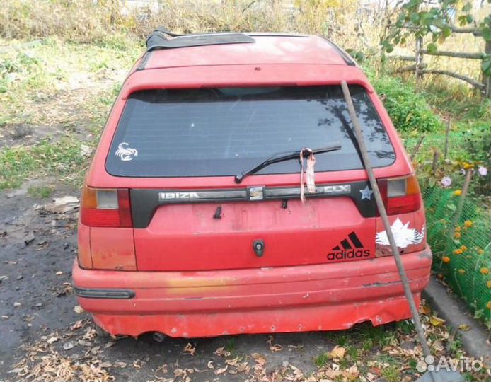 Крышка багажнтка seat ibiza 1994