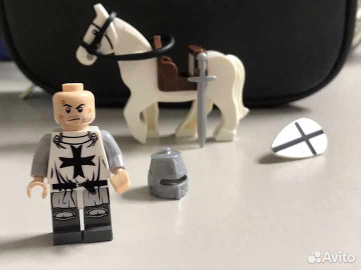 Белый Рыцарь и лошадь совместимы с lego