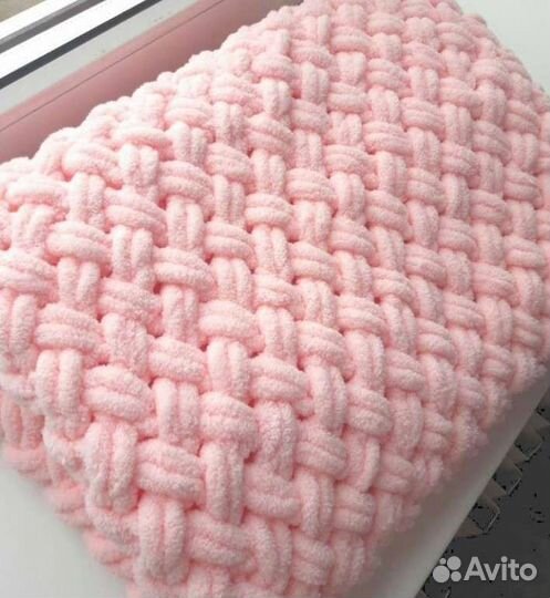 Плюшевый вязаный плед для малыша