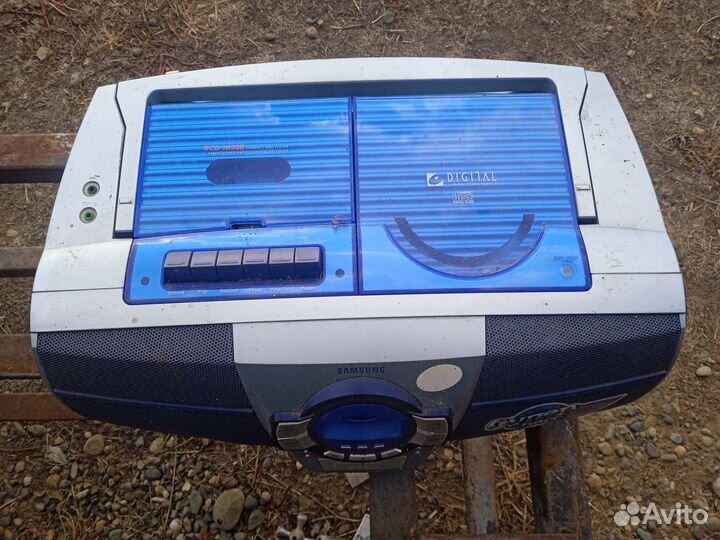 Магнитофон,с пультом управления