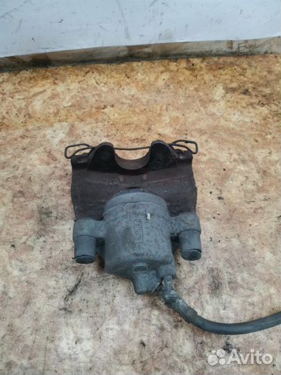 Суппорт тормозной передний левый Ford Focus 2