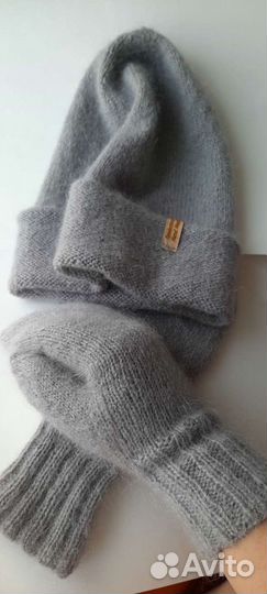 Комплект шапка и варежки ручной работы