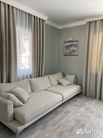 Диван прямой в современном стиле