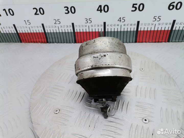 Подушка крепления двигателя Volkswagen Passat B5