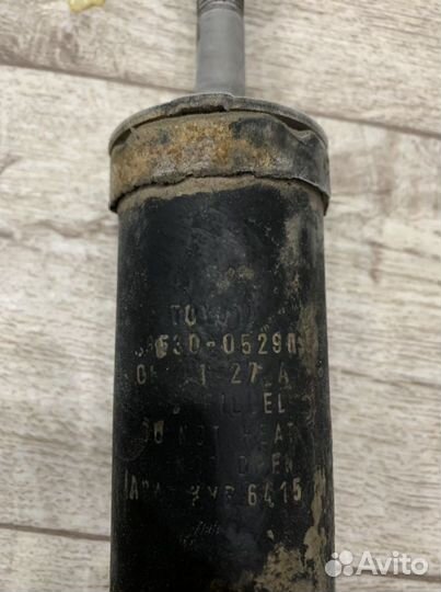 Задние амортизаторы оригинал Toyota avensis 2