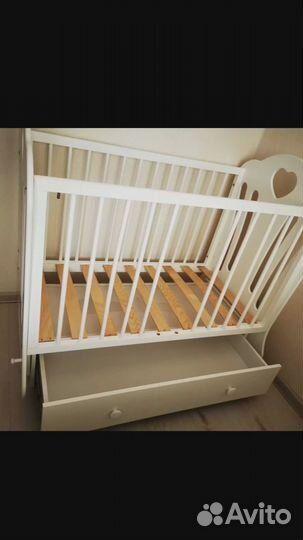 Детская кровать с маятником и ящиком внизу