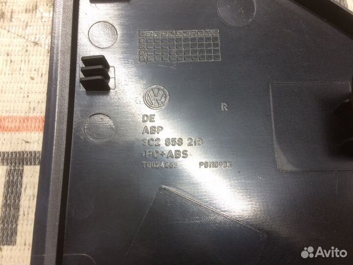 Накладка на торпеду правая Volkswagen Passat B6