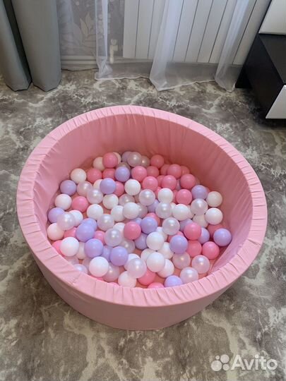 Сухой бассейн с шариками