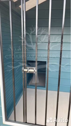 Будка вольер зимняя с отсеком для хранения