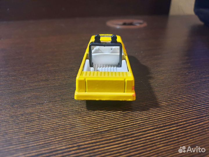 Детская машинка с пластиковым корпусом