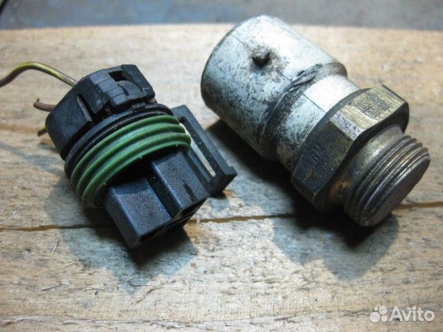 Датчик температуры двигателя Opel Omega 2 1998