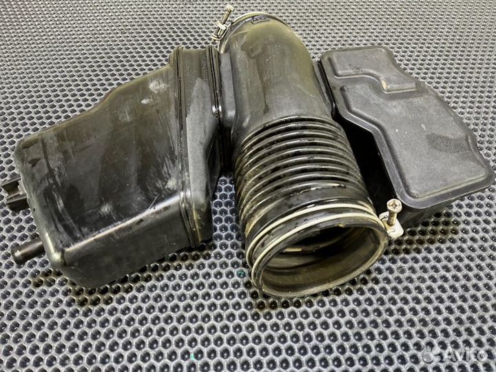 Патрубок воздушного фильтра Lexus Lx570