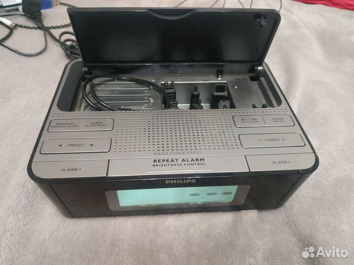 Радио часы philips AJ4200/12