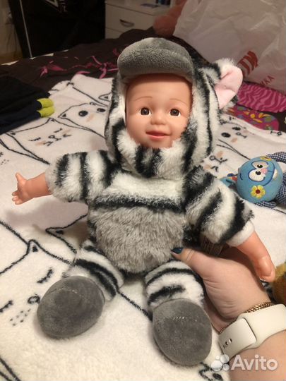 Игрушка пупс в костюмчике