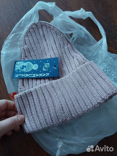 Женская шапка