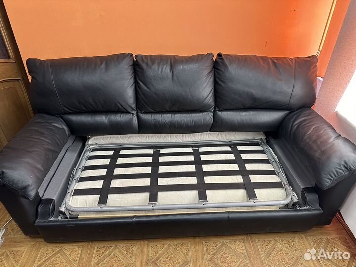 Диван кожаный